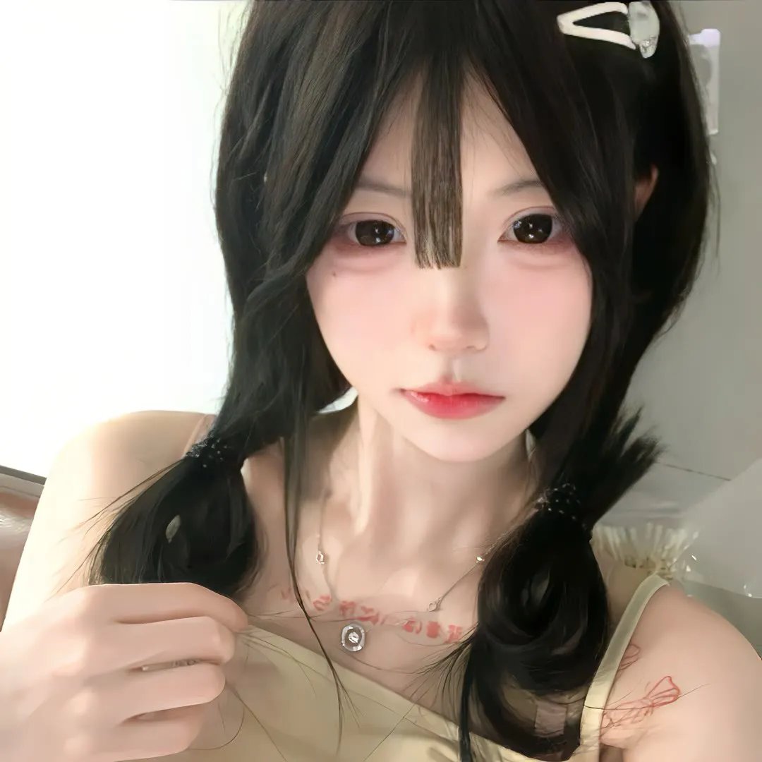 乐坛天后私下抽烟，评论区沦陷，短时间内引热议